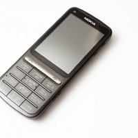 觸鍵雙控再一發　Nokia C3-01 試用報導