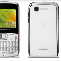 珍珠白 QWERTY MOTO EX115 雙卡出「機」