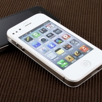 幾可亂真　雙網雙卡 Wi-Fi 版 白色 iPhone 4？