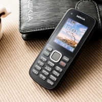 Nokia C1-02：便宜又省電的極簡主義手機 