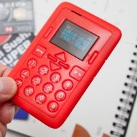 CARD Phone CM1 超薄名片手機：大紅吉利 新年特別版