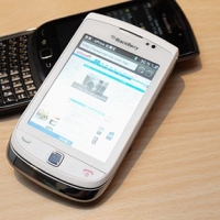 白色 BlackBerry Torch 9800 魅力圖賞