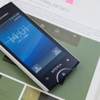 Xperia ray 快上市了，先來看白色版小開箱吧！