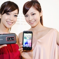 HTC EVO 3D 內建 3D 遊戲與電影　售 21,900