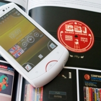 雙喇叭、新軟體　SE WT19i Walkman 音樂手機歸來