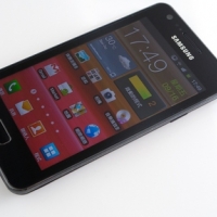 旗艦未滿也精采　Samsung Galaxy R 影音解析