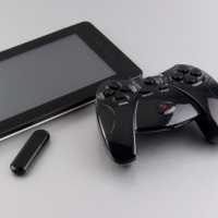1.2GHz 遊戲平板：7 吋 King Pad 有無線手把
