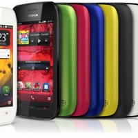 Nokia 603 智慧新機:NFC、3.5 吋 IPS、六色背蓋