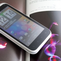 不思議新風貌：白色款 HTC Incredible S 寫真集
