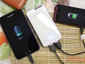 高電量、好攜帶：MOMAX iPower Lite 5400mAh 行動電源