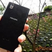 [實測] 情人節最佳禮物  PRADA 3 雙核智慧又時尚！