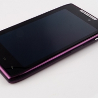 薄美出色：MOTO RAZR XT910 晶艷紫寫真