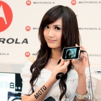 Motorola RAZR XT910「星潮白」刀鋒新色,預購送好禮