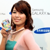 彎彎陪你玩:Galaxy Ace plus 搭中華 零元輕鬆價