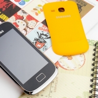 搶眼背蓋，靈活大空間：三星 Galaxy mini 2 實測