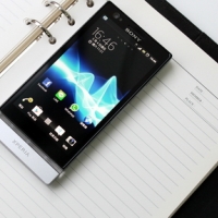 俐落金屬風：Sony Xperia P 與 Smart Watch 實測！
