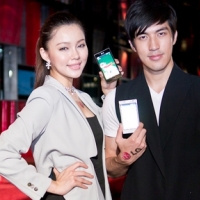 IPS 美型冰淇淋:LG Optimus L7 超薄價 $9,900