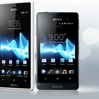 迎接夏天,Sony 發表兩款防水手機 Xperia Go、Acro S