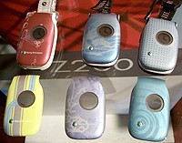 Sony Ericsson Z200 生動上市　多變彩殼添魅力