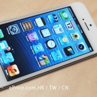 iPhone 5 搶鮮試！　網友現場實機寫真