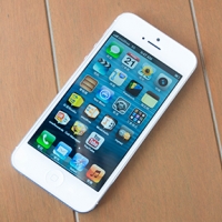 iPhone 5 測試連載 (1)：兩代對比、簡單試玩