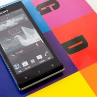Sony Xperia J 特色速測：娛樂精緻化，呼吸燈有特別