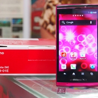 DoCoMo 秋冬頭炮　Sharp SH-01E 抵港試玩