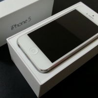 [開箱]iPhone 5白色+跟Hallmark保護卡=最佳禮物組合