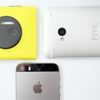 補光大對決!iPhone 5s 挑戰 Lumia 1020、HTC One