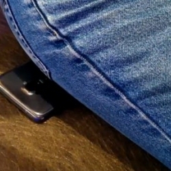 LG G Flex 弧形手機瘋狂測試，真人實坐也沒壞! 