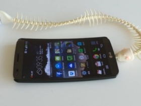 日本明和電機推出搞怪魚骨造型 USB 充電線