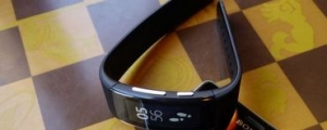 可通話及訊息顯示 Sony SmartBand Talk SWR30 火速開箱