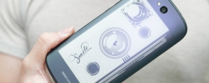 六折出清!中文版 YotaPhone 2 雙面手機 降價登台