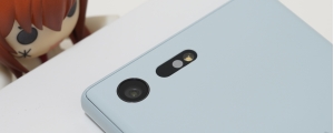Xperia X Compact 天瓷藍/雲瓷白/宇瓷黑三色開箱