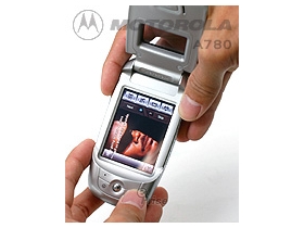 擋不住的多媒體影音娛樂！Motorola A780