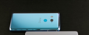 中階防水雙鏡頭　HTC U11 EYEs、Samsung Galaxy A8+ (2018) 比拼