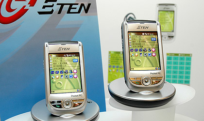PDA 手機 ETEN M500　拇指操控、聲控很人性