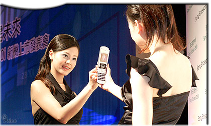 索愛 3G 雙模機報到　Z800i 首賣限量 200 支