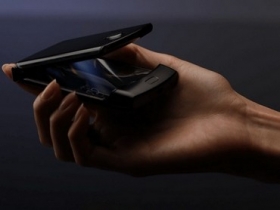 Motorola準備以RAZR品牌打造的螢幕可凹折手機外觀曝光