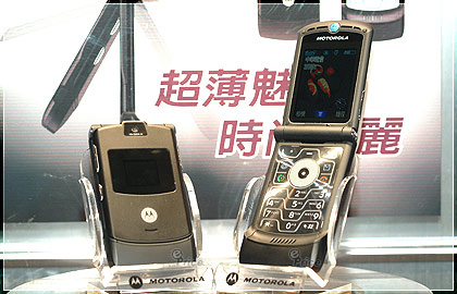超薄手機 Motorola V3　引爆黑色時尚