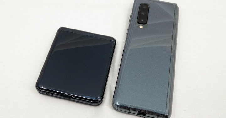 三星摺疊雙雄 Galaxy Z Flip vs. Galaxy Fold 比一比!看看到底哪裡不一樣?