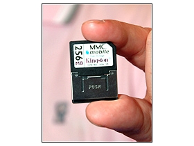 [Computex 2005] 微型記憶卡　規格大車拼