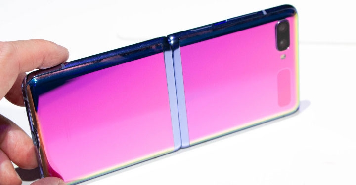 三星 Galaxy Z Flip 有新版本,支援 5G、今年內推出