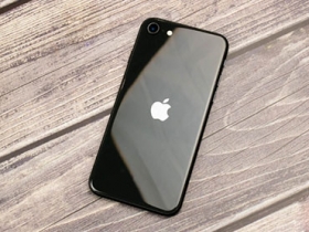 幫 iPhone SE (第 2 代) 買保護貼要注意！iPhone 8 舊款保護貼不一定適用