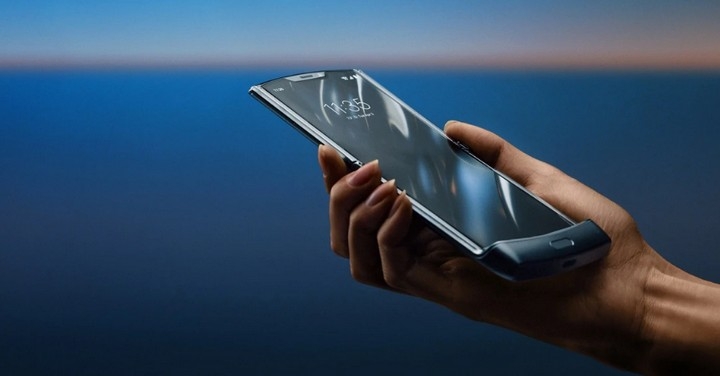 Moto RAZR 2 傳將內建 6.7 吋螢幕,外螢幕也會變大