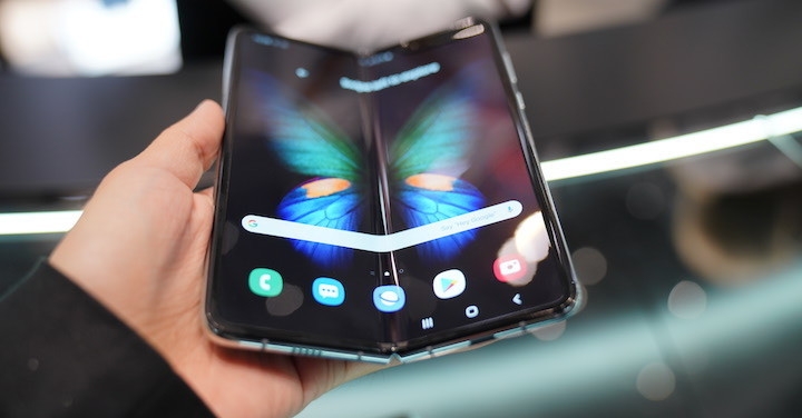 三星 Galaxy Fold 2 螢幕規格洩漏:支援 120Hz、內外都變大