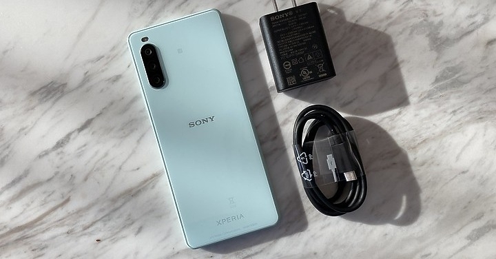 Sony Xperia 10 II 兼具防水與三鏡頭全方位拍照的手機 21:9螢幕提供極佳握感與可用螢幕畫面