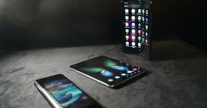IMEI 資料顯示三星新款螢幕可凹折手機將以 Galaxy Z Fold 2 為稱