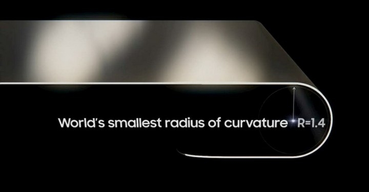三星發表世界曲率最小的可摺疊 OLED 螢幕面板,就用在 Z Fold 2 上