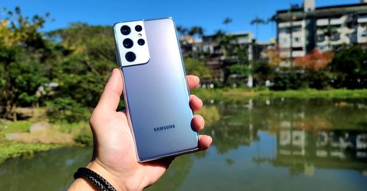 三星 Galaxy S21 Ultra 獵戶座與高通版跑分、電池續航力測試比較